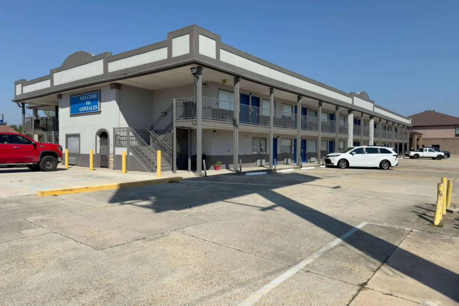 Days Inn by Wyndham Gonzales