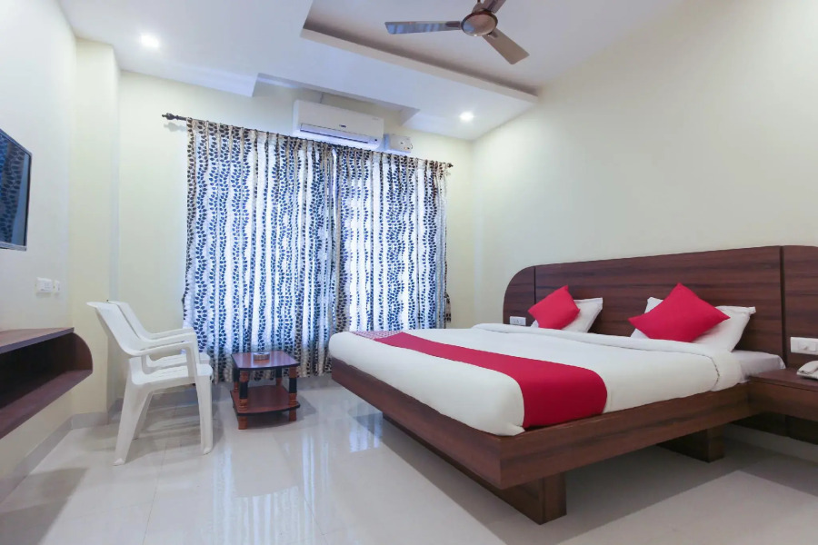 OYO 63300 Hotel Rasi Residency