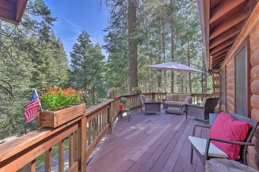 11 Mi to Apple Hill: Pollock Pines Resort Cabin