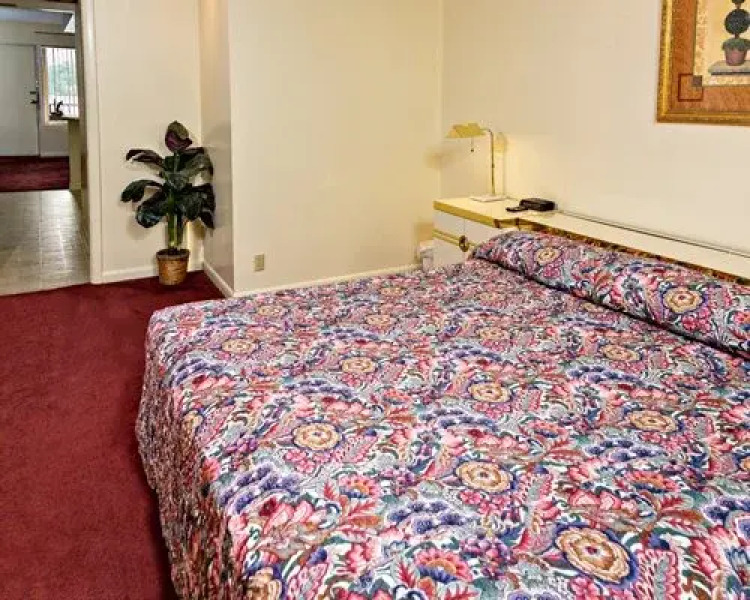 Mariner`s Pointe Resort