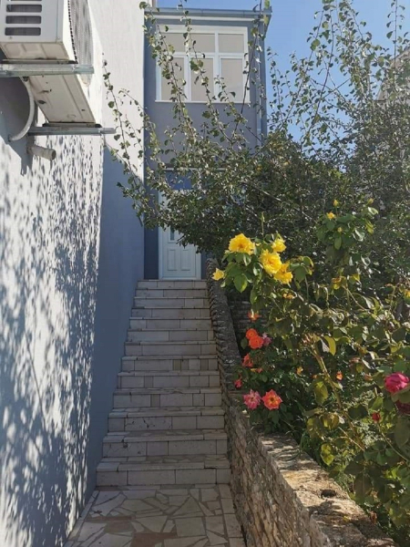 Apartment Marija - 10 m from pebble beach: A2 Trogir, Riviera Trogir