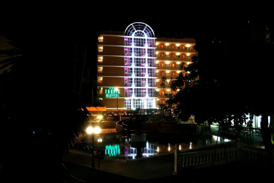 Hotel Tropic