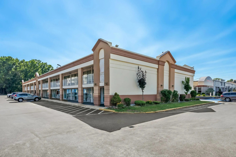 Howard Johnson by Wyndham Albany