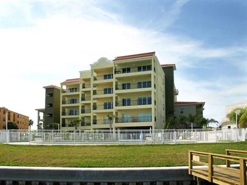 Palms of Treasure Island