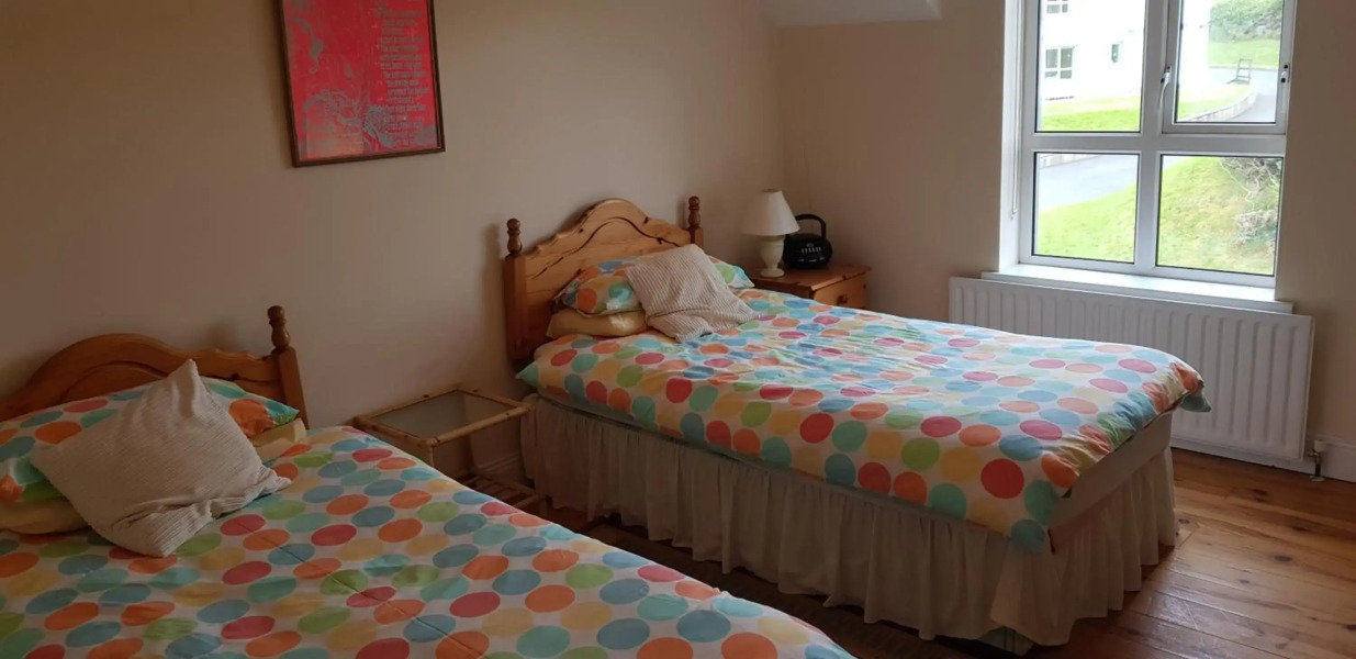 Beautiful 3 Bed Apartment with Balcony Sea View