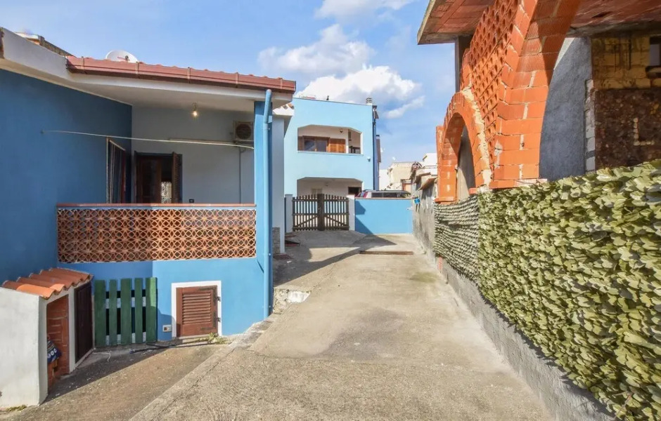 Stunning Home in S.caterina di Pittinur With 2 Bedrooms and Wifi