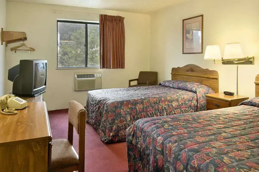 Super 8 By Wyndham Butler