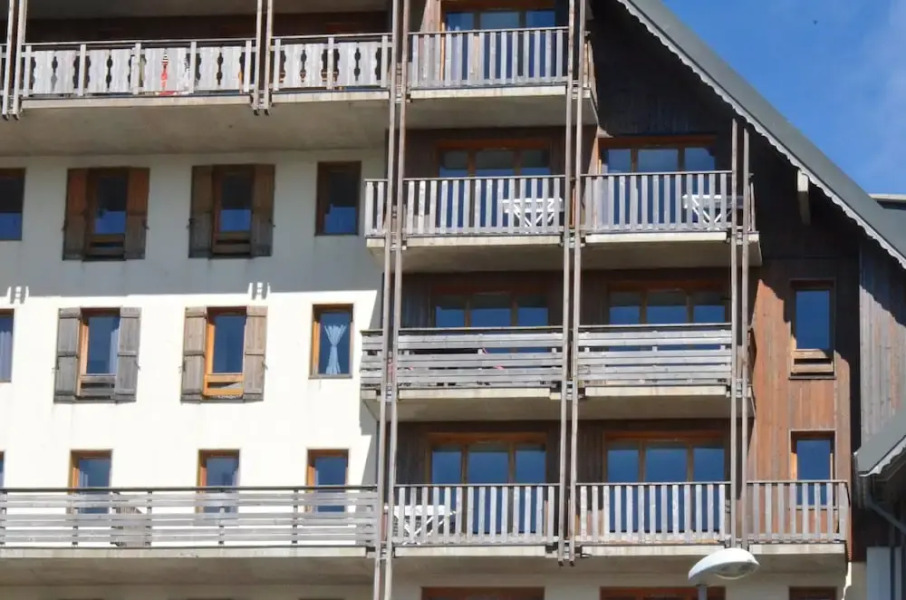 Apartment With 2 Bedrooms in Besse-et-saint-anastaise, With Wonderful Mountain View, Shared Pool and Wifi