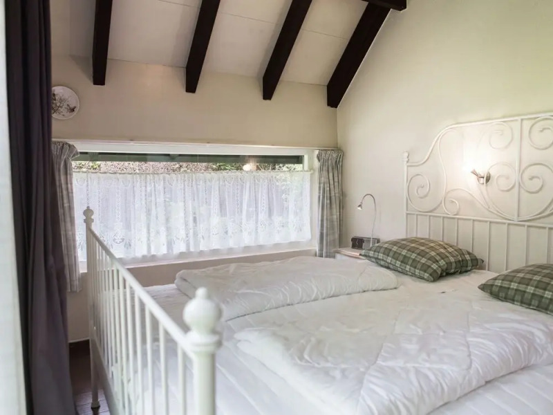 Peaceful Holiday Home in South Holland by the Lake