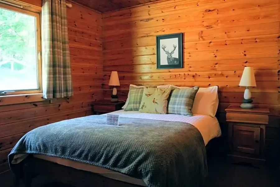 Cosy Rowan woodland lodge no1