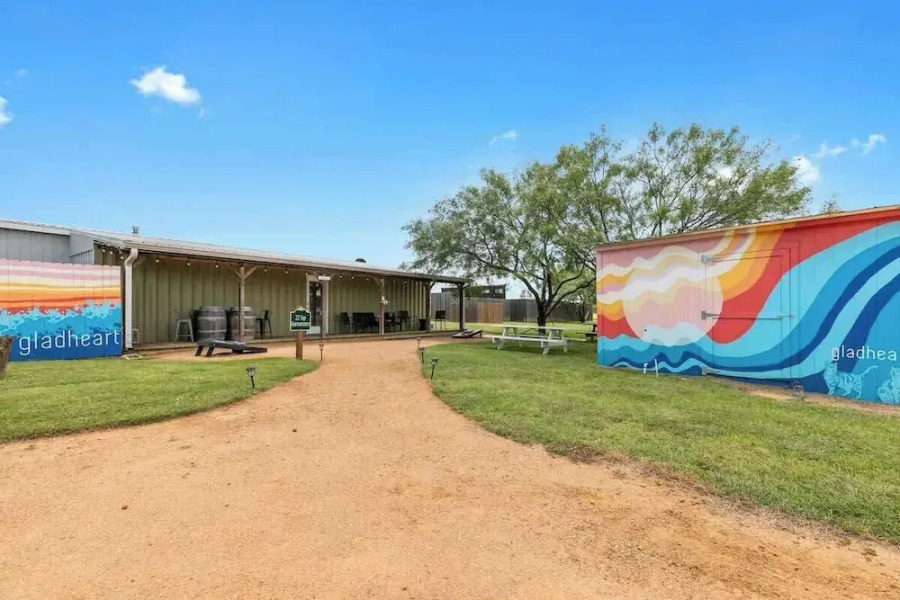 Henley-lux Tiny Home-hot Tub-fire Pit