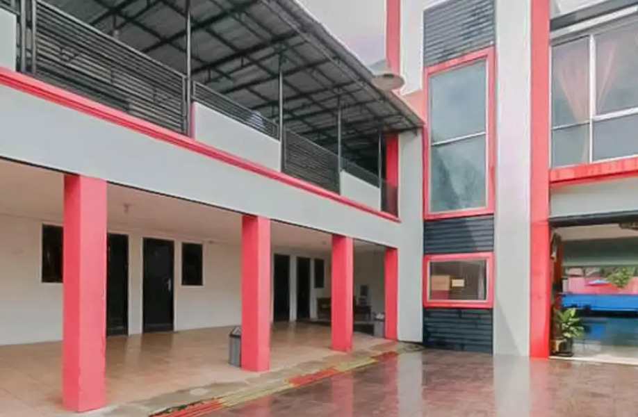 RedDoorz Plus Syariah @ Cibadak Sukabumi