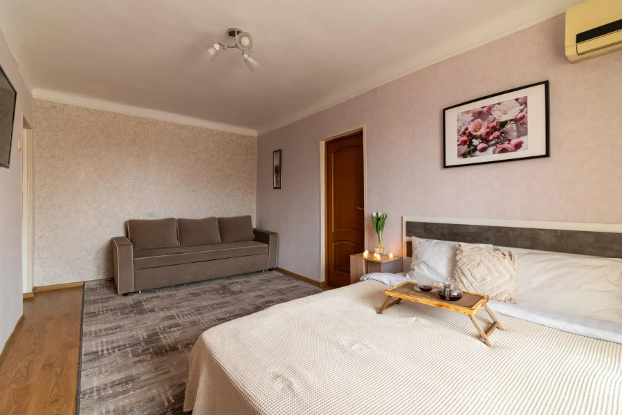 Bon voyage  на улице Братьев Нурбагандовых