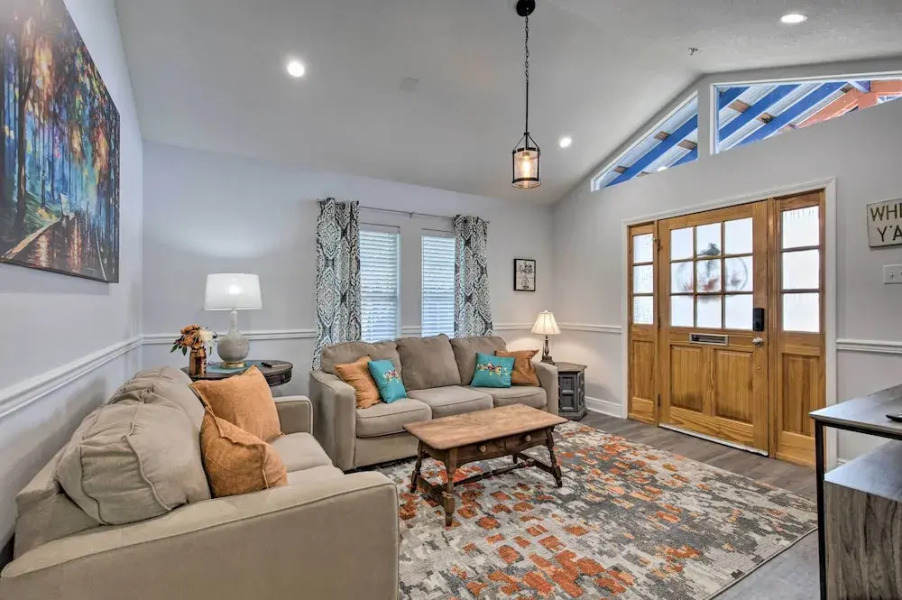 Downtown Ocean Springs Duplex w/ A/C 1 Mi to Beach