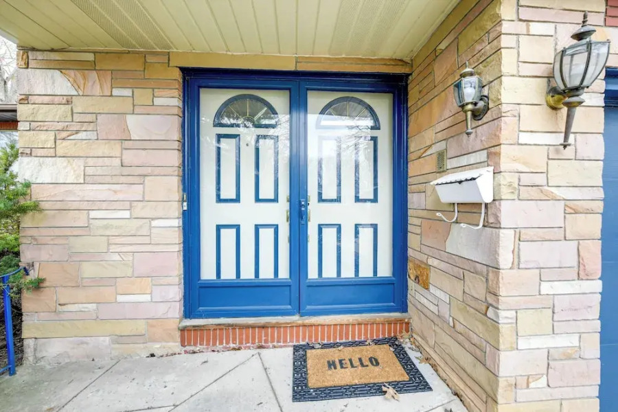 Deck & Seasonal Pool: Spacious Home Near Buffalo!