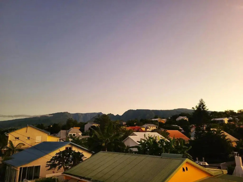 Tiny House Chaleureuse au Style Contemporain Minimaliste