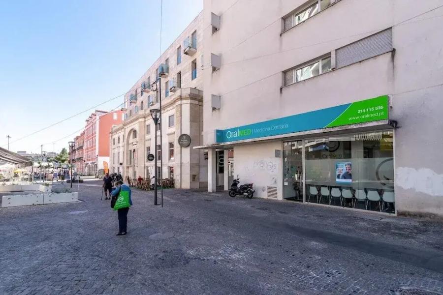 Gorgeous Apartment in Alges With Stunning Rooftop Pool