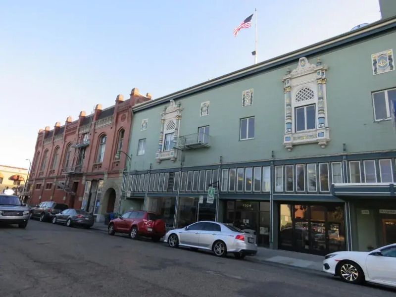 Lower Level Flat in 1885 Queen Anne Cottage