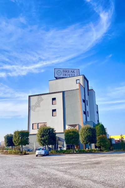 Break Hotel