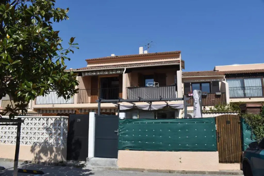 Embarquement pour 4 personnes près du port et des plages