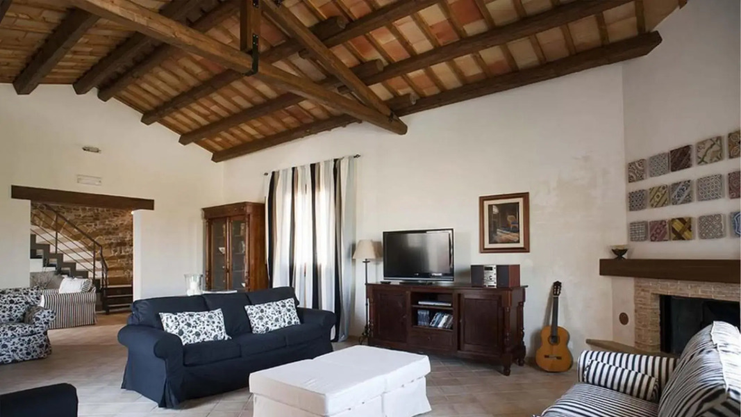 Independent villa up to 16 guests-VILLA DELLO ZINGARO