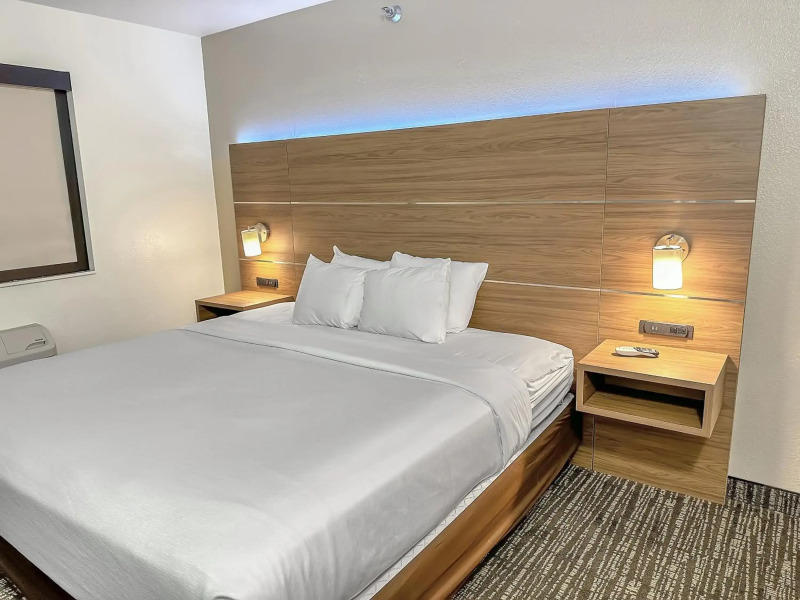 Estherville Hotel & Suites