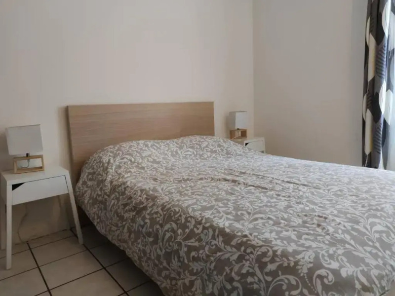 Modern 1 bedroom apartment near the metro.