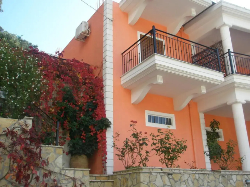 Nikas Villa Orange Apartments