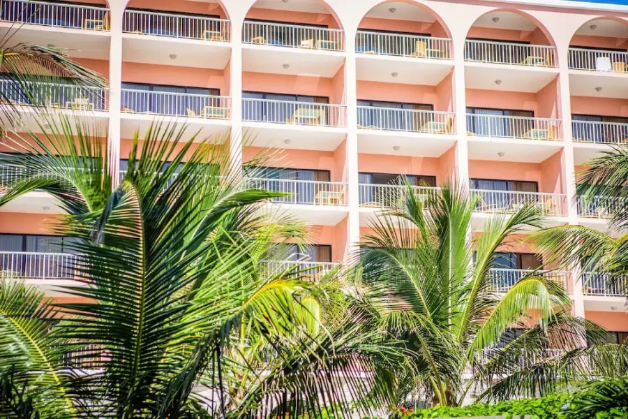 Hamilton Princess - Fairmont Gold Experience