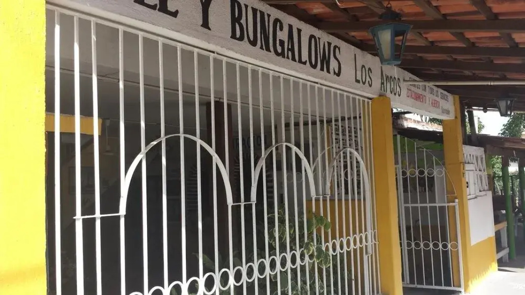 Hotel y Bungalows Los Arcos