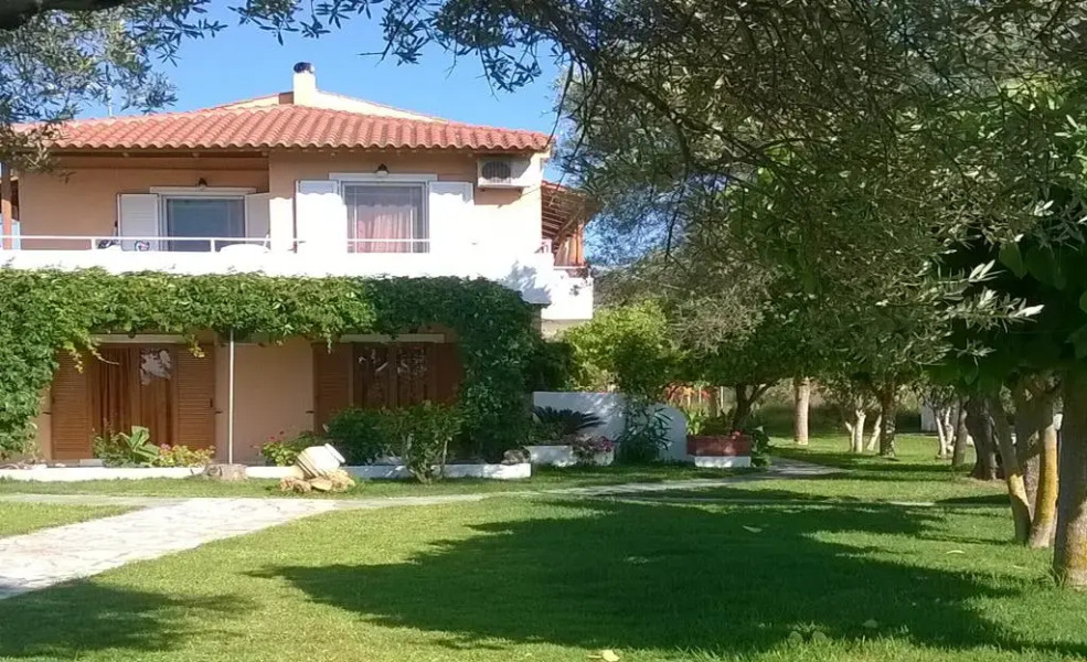 Pythos Studios and Apartments