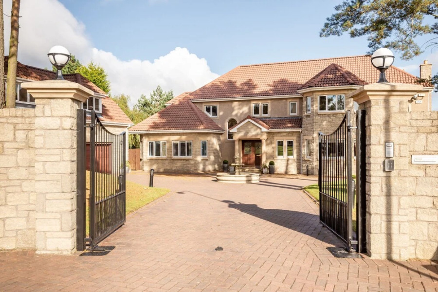 Luxury 6 Bed House With Pool