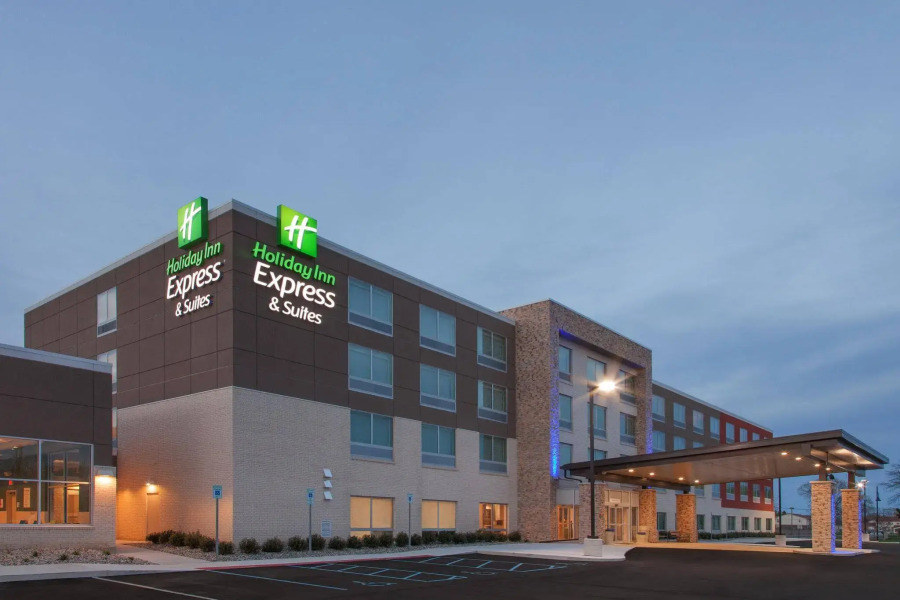 Holiday Inn Express and Suites Detroit/Sterling Heights by IHG