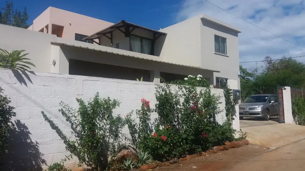 Sunny Private First Floor 1-br Beach Apartment With Spacious Balcony, Pool, Wifi