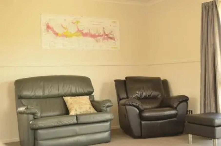 Weaver Estate Wines & Weaver Estate Vineyard Cottages