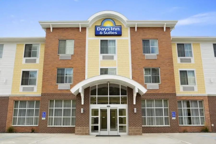 Days Inn and Suites Caldwell