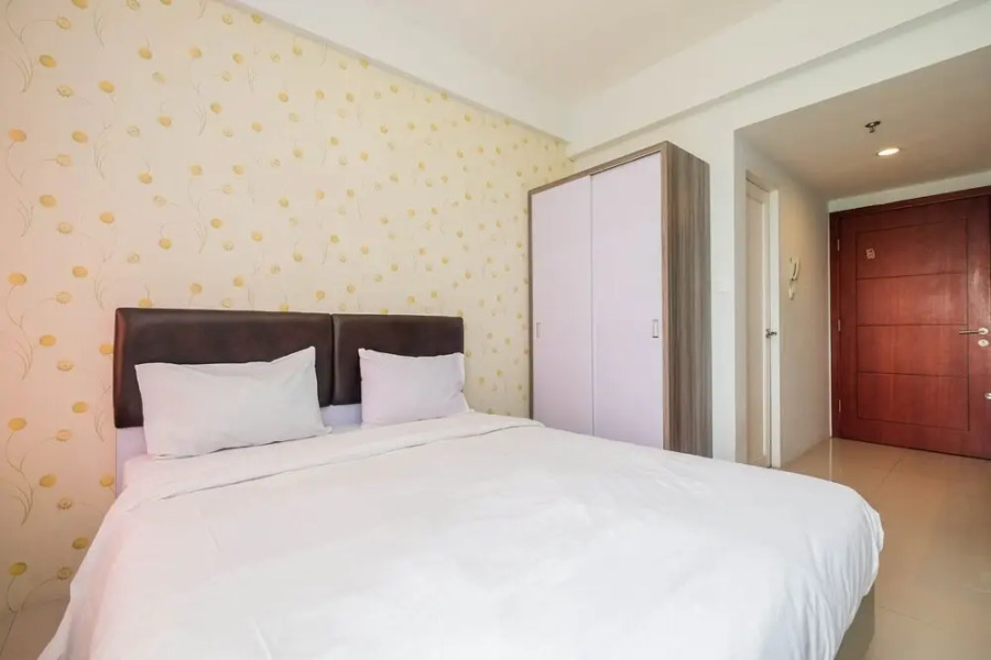 Minimalist Tamansari Mahogany Studio Apartment with City View