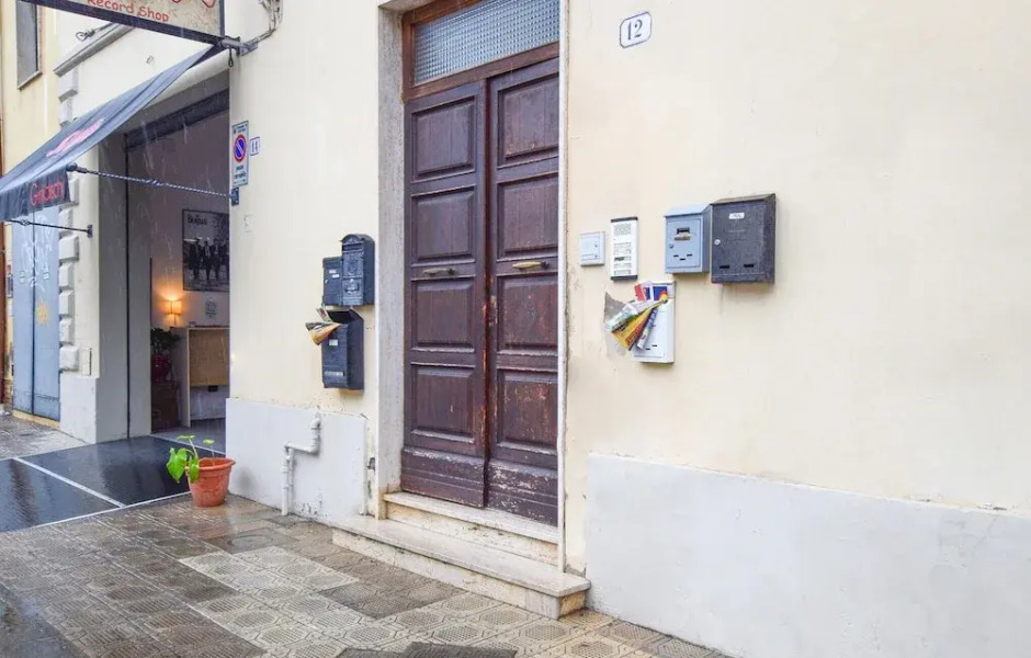 Beautiful Apartment in Cecina With 1 Bedrooms