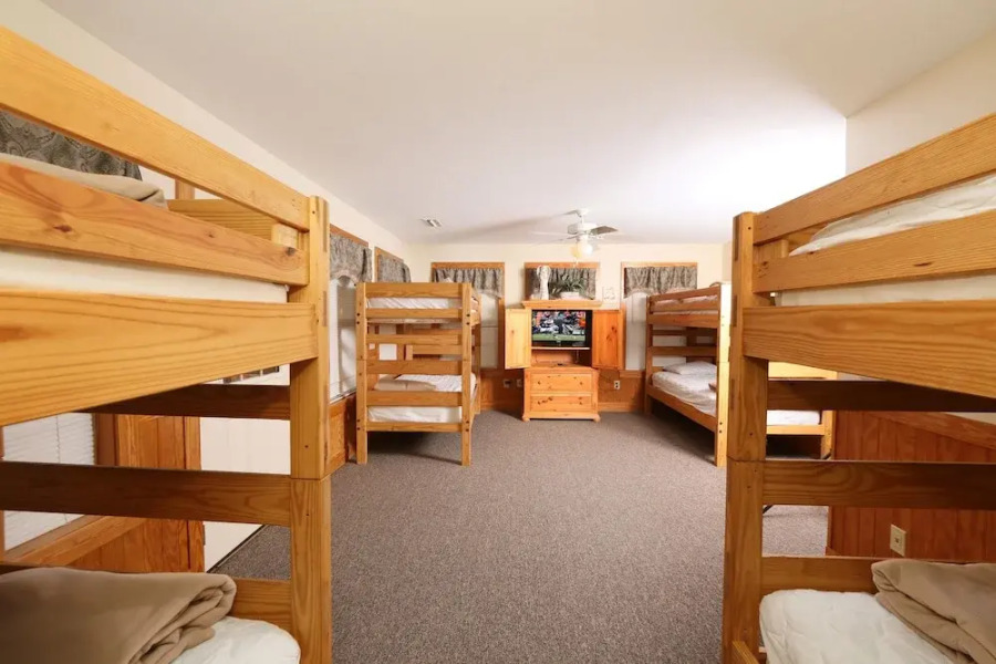 Wildwood Falls 4 3 Br cabin by RedAwning