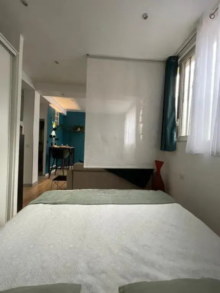 Très beau Studio Lumineux refait a Neuf !