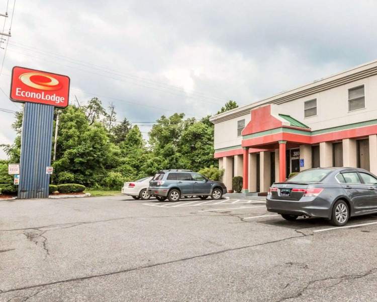 Econo Lodge Near Stewart International Airport