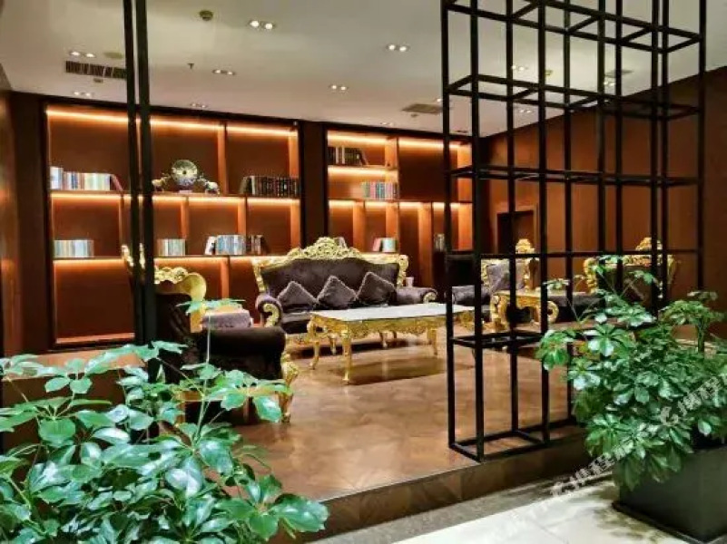 Huachen Zhongzhou Business Hotel