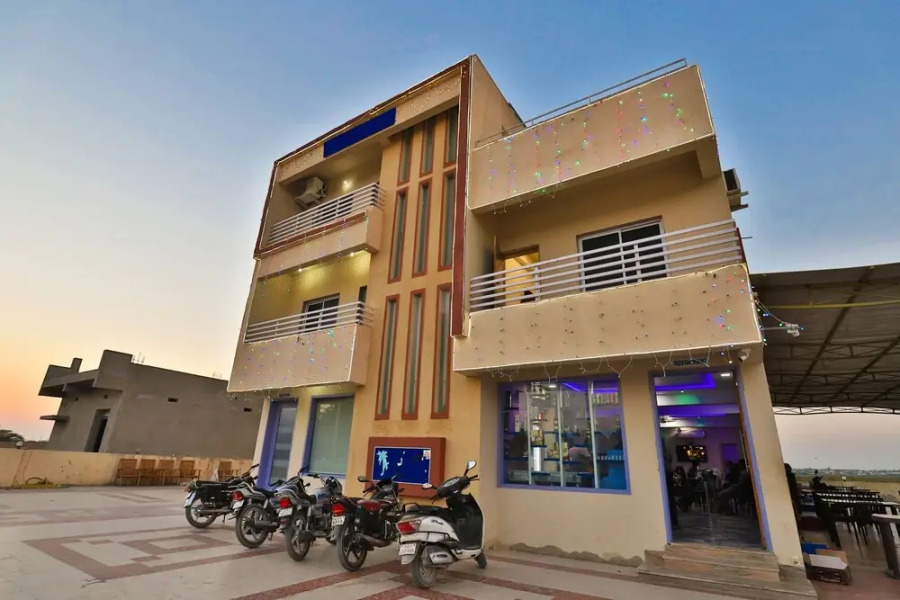 OYO 29155 Village Hotel