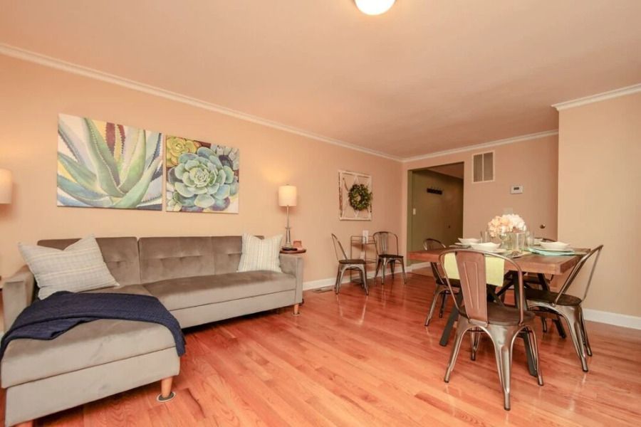 New! 3-story Townhome - Private & Sanitized, Self Checkin. Quiet and Safe Neighborhood. Discounted During Pandemic. Pet Friendly! Super-host Support