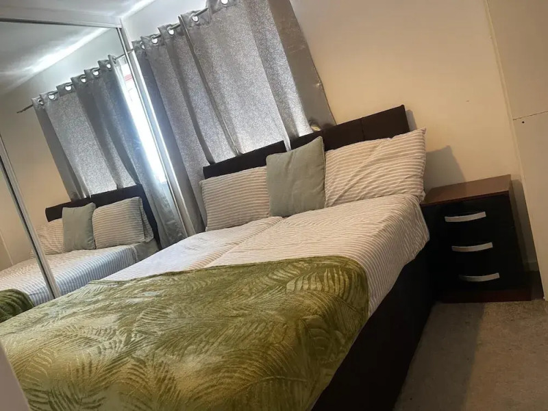 Basildon 3 Bedroom - Free Parking, Private Garden