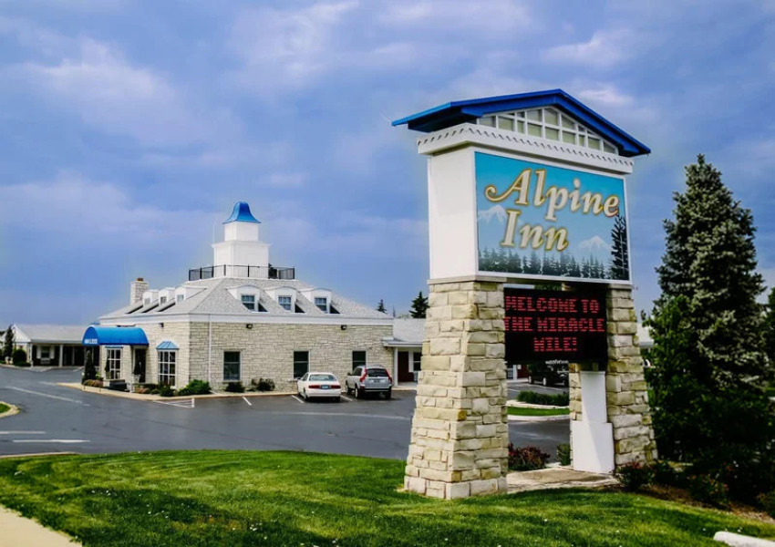 Rockford Alpine Inn and Suites
