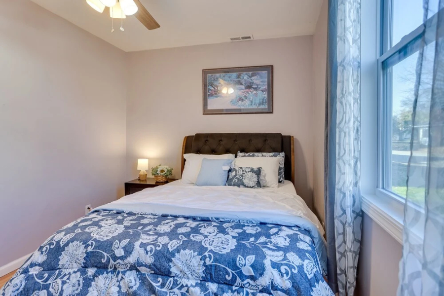 8 Mi to Louisville: New Albany Home w/ Grill!