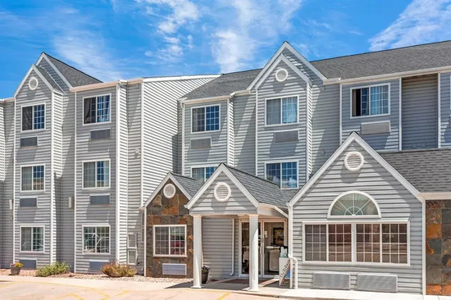 Days Inn and Suites by Wyndham Greeley