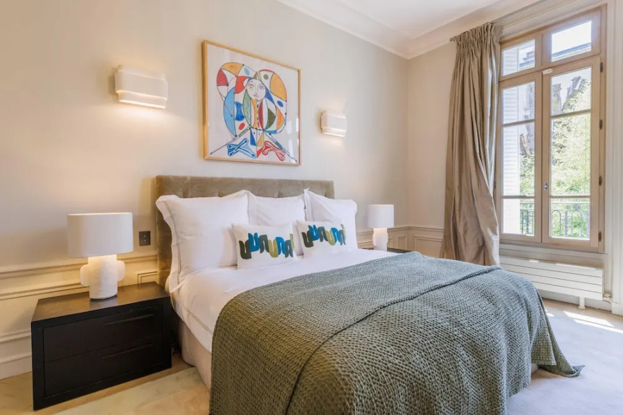 Luxury Mansion With Garden in Heart of Neuilly