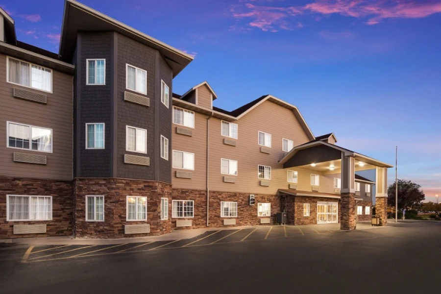 Red Roof Inn & Suites Omaha - Council Bluffs